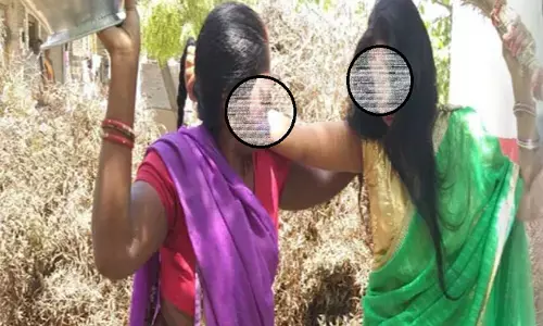 सास बोली- बर्तन धो दो.. बहू ने बाल पकड़ घसीटा और पीटने लगी, फिर 1 महीने बाद सास ने ऐसे लिया बदला सास बोली- बर्तन धो दो.. बहू ने बाल पकड़ घसीटा और पीटने लगी, फिर 1 महीने बाद सास ने ऐसे लिया बदला