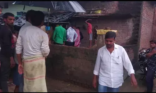 आकाशीय बिजली की चपेट में आए दो सगे भाई एक की मौत दूसरा गंभीर घायल आकाशीय बिजली की चपेट में आए दो सगे भाई एक की मौत दूसरा गंभीर घायल