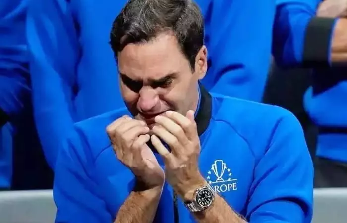आखिरी मैच में हार के साथ रोजर फेडरर की हुई इमोशनल विदाई, फ़ैन्स के सामने रो पड़े नहीं रुके आंसू, Emotional VIDEO