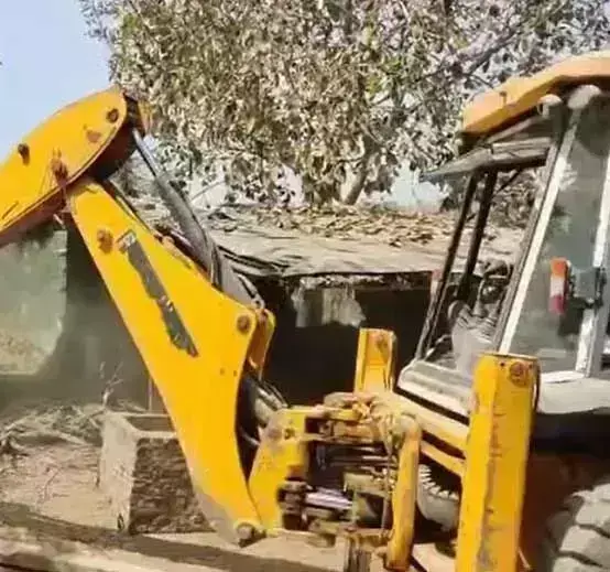 लडकी से छेडखानी का वीडियो बनाकर वायरल करने की धमकी दबंगो के घर बुलडोजर लेकर पुहंची पुलिस कर दिया यह काम जाने... लडकी से छेडखानी का वीडियो बनाकर वायरल करने की धमकी दबंगो के घर बुलडोजर लेकर पुहंची पुलिस कर दिया यह काम जाने...