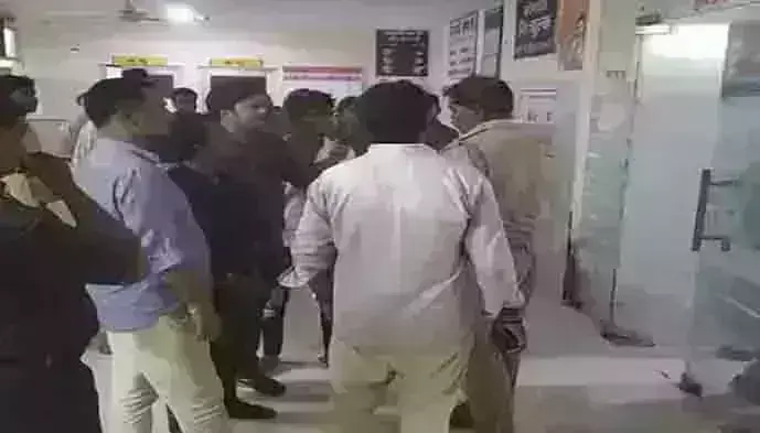 दवा लेने गई नाबालिक से गैंगरेप,जंगल मे मिली बेसुध दवा लेने गई नाबालिक से गैंगरेप,जंगल मे मिली बेसुध