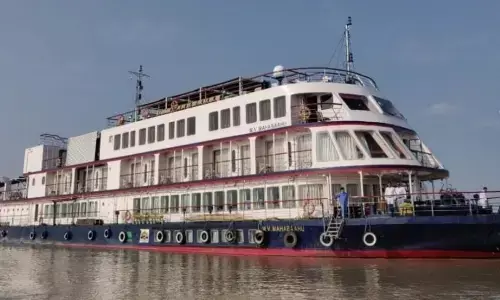 देश के सबसे लंबे जलमार्ग से तय होगा बनारस से असम तक क्रूज का सफर, तैयार हो रहे होटल जैसे तैरते घाट देश के सबसे लंबे जलमार्ग से तय होगा बनारस से असम तक क्रूज का सफर, तैयार हो रहे होटल जैसे तैरते घाट