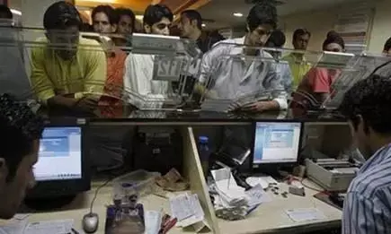 अक्टूबर में 21 दिन बंद रहेंगे बैंक, अभी फटाफट निपटा लें सारे काम; कहीं बिगड़ न जाए त्योहारों का मजा