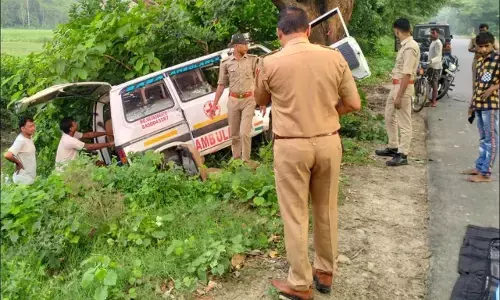 рдмреАрдХрд╛рдкреБрд░ рдореЗрдВ рдЕрдирд┐рдпрдВрддреНрд░рд┐рдд рдПрдВрдмреБрд▓реЗрдВрд╕ рдкреЗрдбрд╝ рд╕реЗ рдЯрдХрд░рд╛рдИ, рдЪрд╛рдЪрд╛ рдХреА рдореМрдд рдмреАрдХрд╛рдкреБрд░ рдореЗрдВ рдЕрдирд┐рдпрдВрддреНрд░рд┐рдд рдПрдВрдмреБрд▓реЗрдВрд╕ рдкреЗрдбрд╝ рд╕реЗ рдЯрдХрд░рд╛рдИ, рдЪрд╛рдЪрд╛ рдХреА рдореМрдд