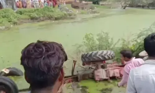 UP में बड़ा हादसा : लखनऊ में ट्रैक्टर-ट्राली से माता के दर्शन करने जा रहे 46 लोग तालाब में गिरे; 5 की मौत, 12 घायल