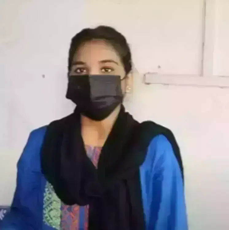 60 साल के बुजुर्ग को हो गई 20 बर्ष की नवयुवती से मोहब्बत फिर... 60 साल के बुजुर्ग को हो गई 20 बर्ष की नवयुवती से मोहब्बत फिर...