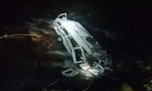 कुल्लू में ट्रैवलर बस खाई में गिरी,  7 की मौत, 10 घायल कुल्लू में ट्रैवलर बस खाई में गिरी,  7 की मौत, 10 घायल