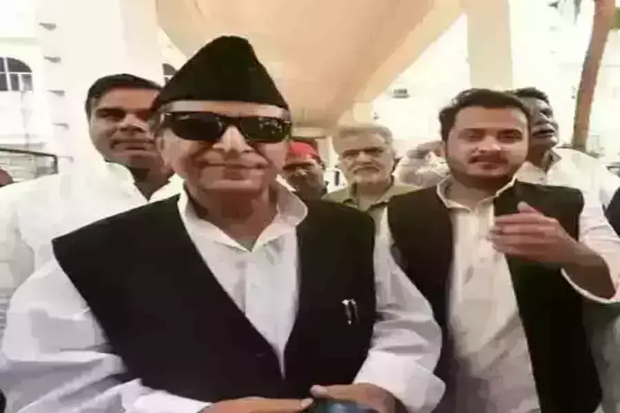 सपा नेता आजम खान और उनके बेटे ने अपनी सुरक्षा बापस की जानिए.. सपा नेता आजम खान और उनके बेटे ने अपनी सुरक्षा बापस की जानिए..
