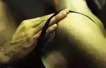 महिला टीचर ने नाबालिक छात्र के साथ बनाए शारीरिक सम्बन्ध,महिला को किया गिरफ्तार महिला टीचर ने नाबालिक छात्र के साथ बनाए शारीरिक सम्बन्ध,महिला को किया गिरफ्तार