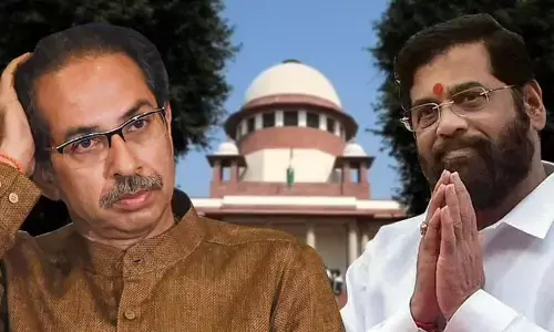 सुप्रीम कोर्ट से उद्धव ठाकरे को बड़ा झटका, शिवसेना किसकी? चुनाव आयोग ही करेगा फैसला सुप्रीम कोर्ट से उद्धव ठाकरे को बड़ा झटका, शिवसेना किसकी? चुनाव आयोग ही करेगा फैसला