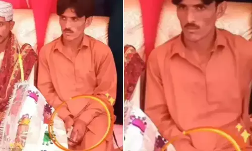 भरी शादी में लुट गया दूल्हा, चोर ने बगल में बैठकर लूट लिया पैसों का हार, VIDEO हुआ वायरल
