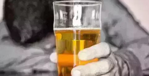 सार्वजनिक स्थान पर शराब पीते हुई 63 लोग गिरफ्तार पुलिस ने यह की कार्यवाही ... सार्वजनिक स्थान पर शराब पीते हुई 63 लोग गिरफ्तार पुलिस ने यह की कार्यवाही ...