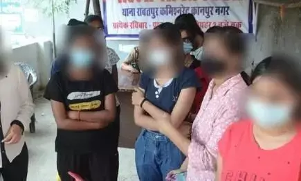 कानपुर में हॉस्टल की लड़कियों का नहाते हुए वीडियो बनाया, हॉस्टल का केयर टेकर और वार्डन गिरफ्तार कानपुर में हॉस्टल की लड़कियों का नहाते हुए वीडियो बनाया, हॉस्टल का केयर टेकर और वार्डन गिरफ्तार