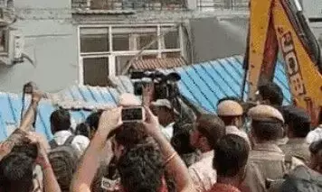 नोएडा के ओमेक्स सोसाइटी मे एक बार फिर पहुंचा बुलडोर तो मच गया हडकंप जानिए क्या है पूरा मामला.... नोएडा के ओमेक्स सोसाइटी मे एक बार फिर पहुंचा बुलडोर तो मच गया हडकंप जानिए क्या है पूरा मामला....