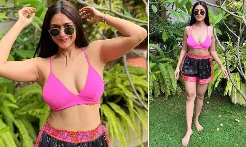 Mrunal Thakur Sexy Video: Mrunal Thakur की पिंक बिकिनी में बोल्ड Photos हुई Viral, सेक्सी स्टाइल में दिखी एक्ट्रेस Mrunal Thakur Sexy Video: Mrunal Thakur की पिंक बिकिनी में बोल्ड Photos हुई Viral, सेक्सी स्टाइल में दिखी एक्ट्रेस
