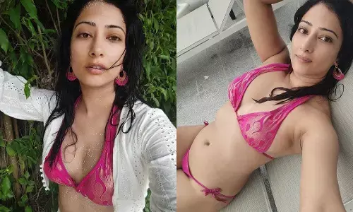 Niharica Raizada Sexy Video Photos: सूर्यवंशी एक्ट्रेस निहारिका रायजादा ने स्पोर्ट्स ब्रा पहनकर पोस्ट की बेहद सेक्सी फोटोज Niharica Raizada Sexy Video Photos: सूर्यवंशी एक्ट्रेस निहारिका रायजादा ने स्पोर्ट्स ब्रा पहनकर पोस्ट की बेहद सेक्सी फोटोज