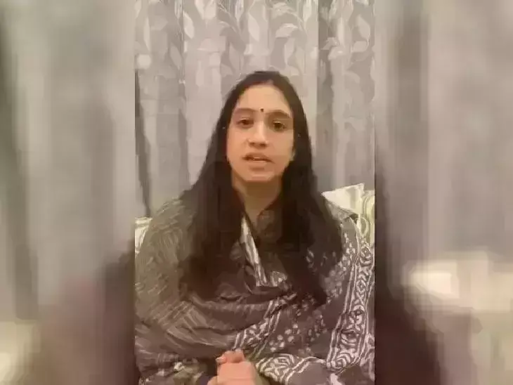 अनु त्यागी ने वीडियो जारी कर नोएडा प्राधिकरण की सीईओ ऋतु महेश्वरी पर कार्रवाई की मांग की ......