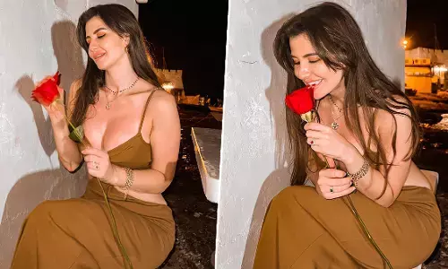 Giorgia Andriani Sexy Video Photos: एक्ट्रेस जॉर्जिया एंड्रियानी ने बोल्ड फोटोज से इंटरनेट पर मचाई सनसनी, सेक्सी पिक्चर हुई वायरल
