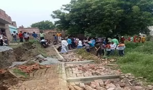 दीवार गिरने से तीन लोगों की मौत सीएम योगी ने दुख जताते हुए मृतकों के परिजनों के प्रति संवेदना व्यक्त की.... दीवार गिरने से तीन लोगों की मौत सीएम योगी ने दुख जताते हुए मृतकों के परिजनों के प्रति संवेदना व्यक्त की....