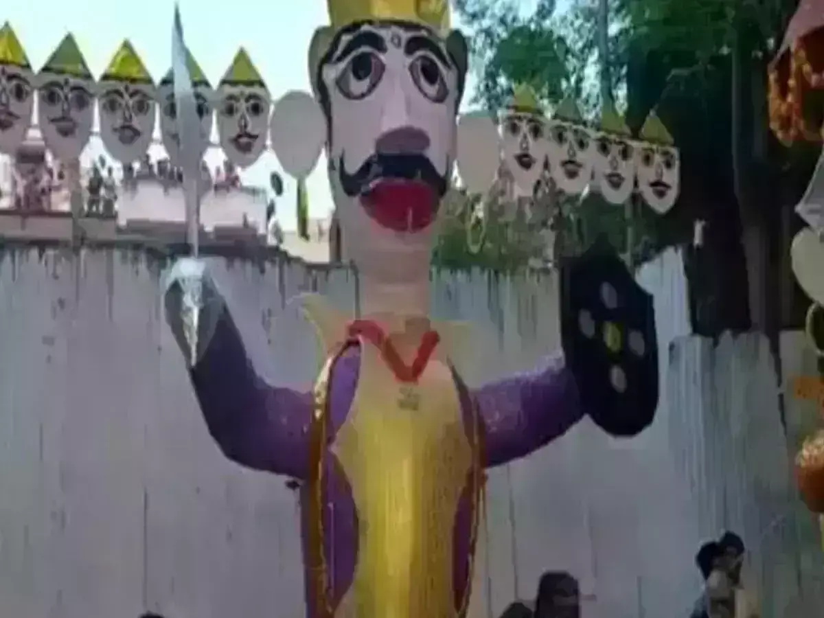 लखनऊ मे दशहरे पर रावण के साथ कुंभकरण और मेघनाद के पुतले जलाने की प्रथा को बंद करने का फैसला लखनऊ मे दशहरे पर रावण के साथ कुंभकरण और मेघनाद के पुतले जलाने की प्रथा को बंद करने का फैसला