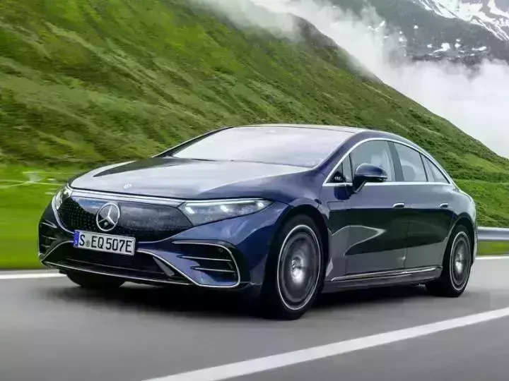 मर्सिडीज ने लांच की यह धांसू इलेक्ट्रिक कार जानें माइलेज और फीचर्स...