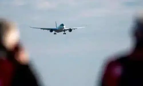 भारत से गुजर रहे ईरानी प्लेन में बम की सूचना:दिल्ली में लैंडिंग की इजाजत नहीं दी, फिर... भारत से गुजर रहे ईरानी प्लेन में बम की सूचना:दिल्ली में लैंडिंग की इजाजत नहीं दी, फिर...