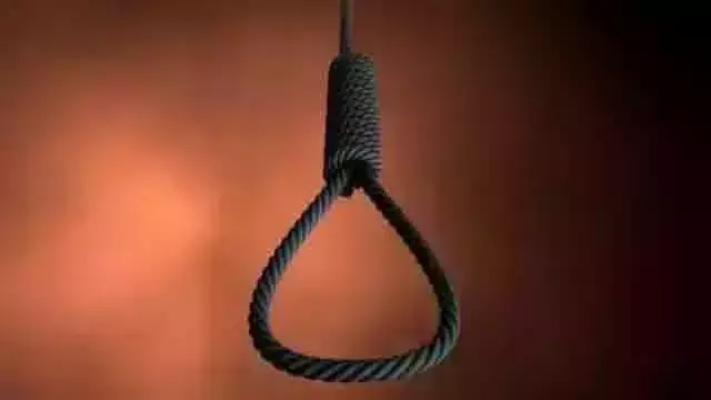 पत्नी गई मायके तो पति ने फांसी लगाकर दी जान जानिए.... पत्नी गई मायके तो पति ने फांसी लगाकर दी जान जानिए....