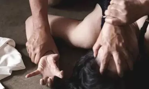 घर मे घुसकर युवती से किया रेप आरोपी फरार... घर मे घुसकर युवती से किया रेप आरोपी फरार...