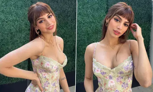 Khushi Kapoor Sexy Video Photo: खुशी कपूर ने सेक्सी ड्रेस पहन बढ़ाया सोशल मीडिया का पारा, हॉटनेस देख यूजर्स हुए घायल Khushi Kapoor Sexy Video Photo: खुशी कपूर ने सेक्सी ड्रेस पहन बढ़ाया सोशल मीडिया का पारा, हॉटनेस देख यूजर्स हुए घायल