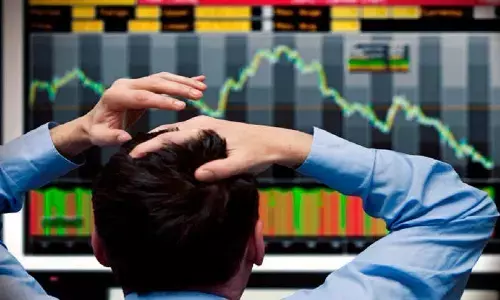 Stock Market: सेंसेक्स-निफ्टी में बड़ी गिरावट, मारुति के शेयर 3 फीसदी टूटे, जानें कैसा रहा दिनभर मार्केट का हाल