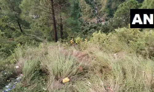 32 बरातियों की मौत की खबर सुनकर दूल्हा सदमें में, पूरे गाँव और रिश्तेदारों में मचा है कोहराम 32 बरातियों की मौत की खबर सुनकर दूल्हा सदमें में, पूरे गाँव और रिश्तेदारों में मचा है कोहराम