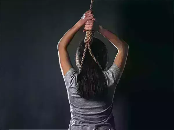 दुष्कर्म के आरोपियों पर पुलिस ने नही की कार्यवाही तो पीडिता ने की आत्महत्या दुष्कर्म के आरोपियों पर पुलिस ने नही की कार्यवाही तो पीडिता ने की आत्महत्या