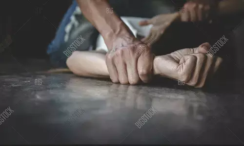 8 वीं छात्रा से प्रधानाचार्य ने की अश्लील हरकत पुलिस ने मामला दर्ज कर कार्यवाही में जुटी