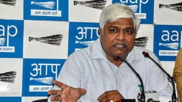 केजरीवाल के मंत्री राजेंद्र पाल गौतम ने हिन्दू देवी देवताओं को न मानने की दिलायी कसम ,बीजेपी ने पूछा सवाल केजरीवाल के मंत्री राजेंद्र पाल गौतम ने हिन्दू देवी देवताओं को न मानने की दिलायी कसम ,बीजेपी ने पूछा सवाल