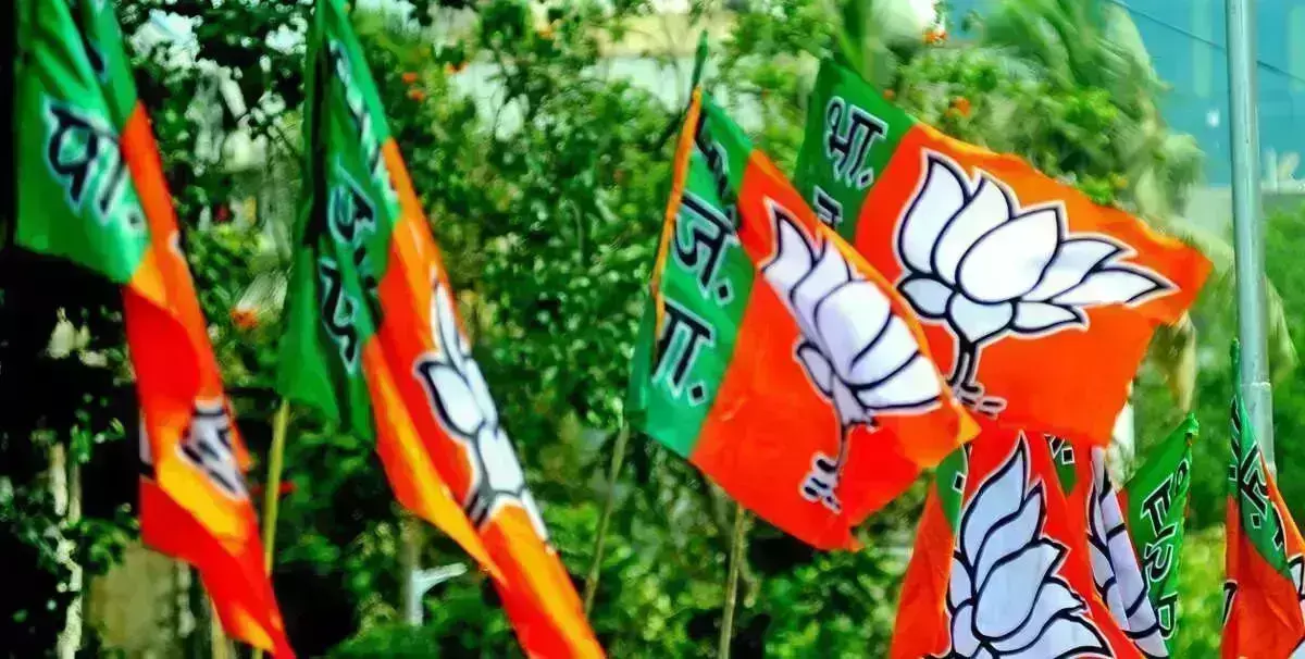 यूपी के चार मंत्री एक व्यक्ति-एक-पद सिद्धांत की उडा रहे धज्जियां जानें.. यूपी के चार मंत्री एक व्यक्ति-एक-पद सिद्धांत की उडा रहे धज्जियां जानें..