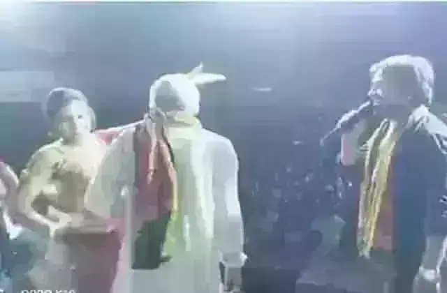 JDU के पूर्व विधायक ने बार-बालाओं के साथ ठुमके लगाते नजर आये वीडियो वायरल JDU के पूर्व विधायक ने बार-बालाओं के साथ ठुमके लगाते नजर आये वीडियो वायरल