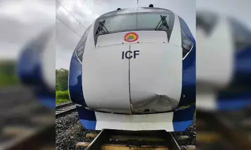 वंदे भारत एक्सप्रेस फिर जानवर से टकराई, दो दिन में यह दूसरी घटना, हादसे पर रेलमंत्री का आया बयान वंदे भारत एक्सप्रेस फिर जानवर से टकराई, दो दिन में यह दूसरी घटना, हादसे पर रेलमंत्री का आया बयान