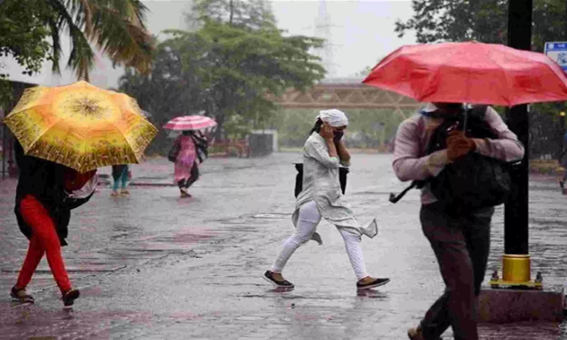Mausam Ki Jankari: दिल्ली, मुंबई समेत कई राज्यों में बारिश से मौसम ने ली करवट, जानें अपने राज्य का हाल