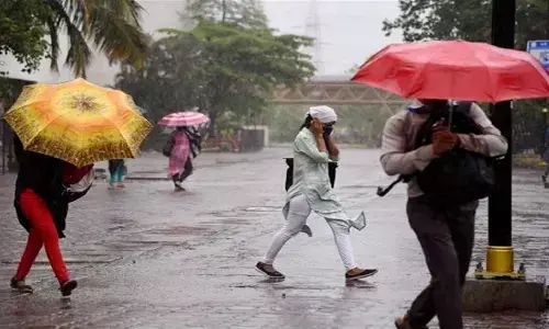 Mausam Ki Jankari: दिल्ली, मुंबई समेत कई राज्यों में बारिश से मौसम ने ली करवट, जानें अपने राज्य का हाल Mausam Ki Jankari: दिल्ली, मुंबई समेत कई राज्यों में बारिश से मौसम ने ली करवट, जानें अपने राज्य का हाल