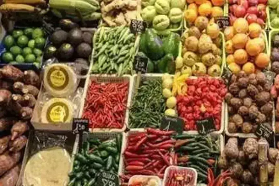 आसमान छू रहे सब्जियों के दाम कमर तोड रही महंगाई आसमान छू रहे सब्जियों के दाम कमर तोड रही महंगाई