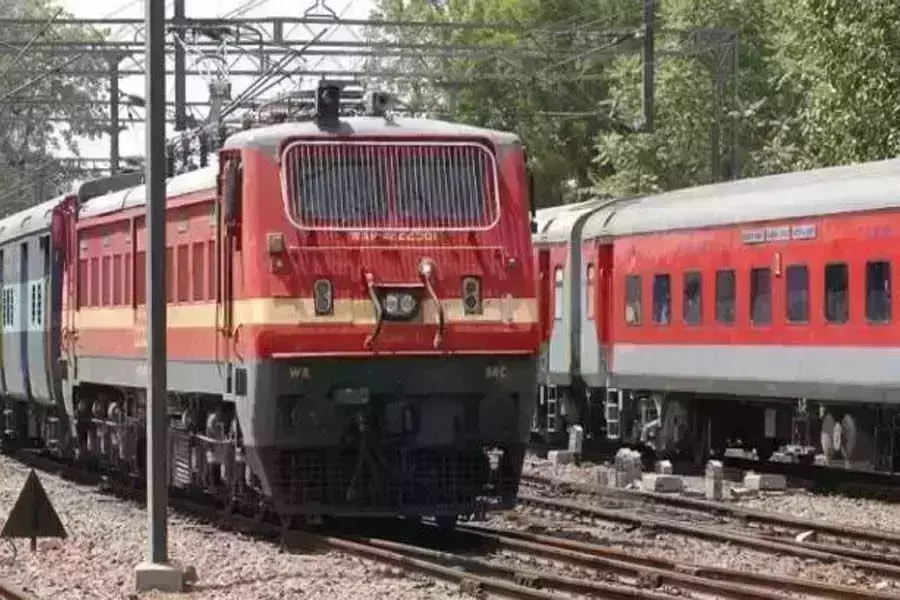 दिवाली और छठ पूजा को लेकर रेलवे ने किया यह ऐलान,जानिए... दिवाली और छठ पूजा को लेकर रेलवे ने किया यह ऐलान,जानिए...