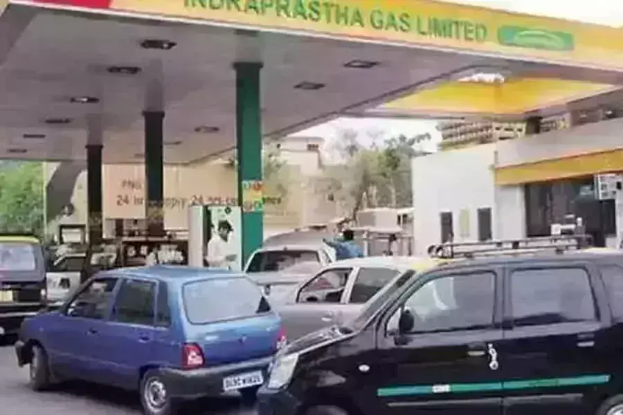 आम आदमी पर पड रही महंगाई की मार  आज से CNG और PNG के दामों पर इतनी हुई बढोत्तरी जानें.. आम आदमी पर पड रही महंगाई की मार  आज से CNG और PNG के दामों पर इतनी हुई बढोत्तरी जानें..