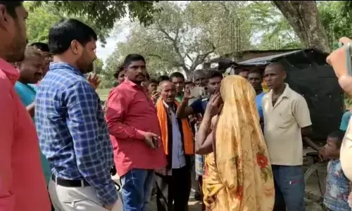 सीएम को झूठी सूचना देकर बेच दिया परिषदीय स्कूलों की किताब,फर्जी छात्र संख्या के आंकड़ों पर चल रही कौशांबी के परिषदीय स्कूल की शिक्षण व्यवस्था