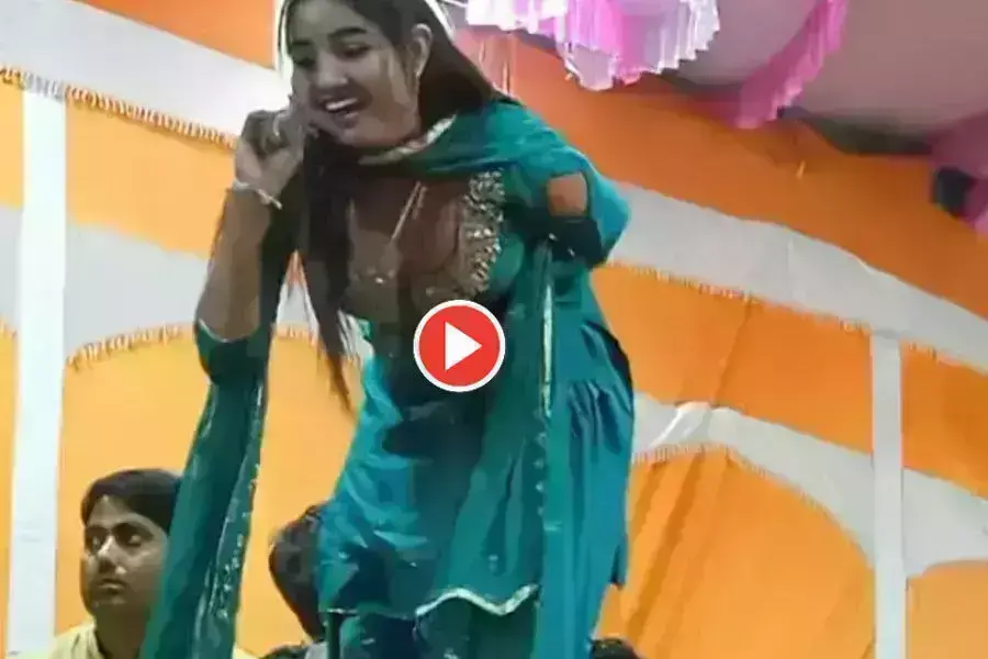 सुनीता बेबी ने स्टेज  पर किया ऐसा डांस की बुड्डो को याद आ गई जवानी देखे वीडियो..