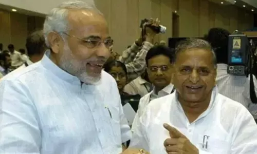 PM मोदी ने तस्वीरों से बयां की नेताजी के साथ यादें…आपातकाल के दौरान लोकतंत्र के प्रमुख सैनिक थे मुलायम सिंह