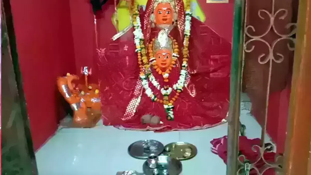 рдореБрд╕реНрд▓рд┐рдо рдпреБрд╡рдХ рдХреЛ рдордВрджрд┐рд░ рдореЗ рдЪреЛрд░реА рдХрд░рддреЗ рдкрдХрдбрд╛ рдлрд┐рд░ рдкреБрд▓рд┐рд╕ рдиреЗ рджреА рдРрд╕реА рд╕рдЬрд╛ рдореБрд╕реНрд▓рд┐рдо рдпреБрд╡рдХ рдХреЛ рдордВрджрд┐рд░ рдореЗ рдЪреЛрд░реА рдХрд░рддреЗ рдкрдХрдбрд╛ рдлрд┐рд░ рдкреБрд▓рд┐рд╕ рдиреЗ рджреА рдРрд╕реА рд╕рдЬрд╛