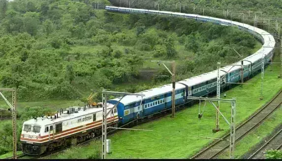 दीपावली पर यूपी और बिहार के लिए चलेंगी 18 यह स्पेशल ट्रेने,देखे लिस्ट... दीपावली पर यूपी और बिहार के लिए चलेंगी 18 यह स्पेशल ट्रेने,देखे लिस्ट...