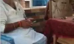 किसी मामले को लेकर चौकी पहुंचे भाजपा नेता ने दरोगा को धमकाया वीडियो वायरल होनो के बाद भी नही हुई कार्यवाही.... किसी मामले को लेकर चौकी पहुंचे भाजपा नेता ने दरोगा को धमकाया वीडियो वायरल होनो के बाद भी नही हुई कार्यवाही....