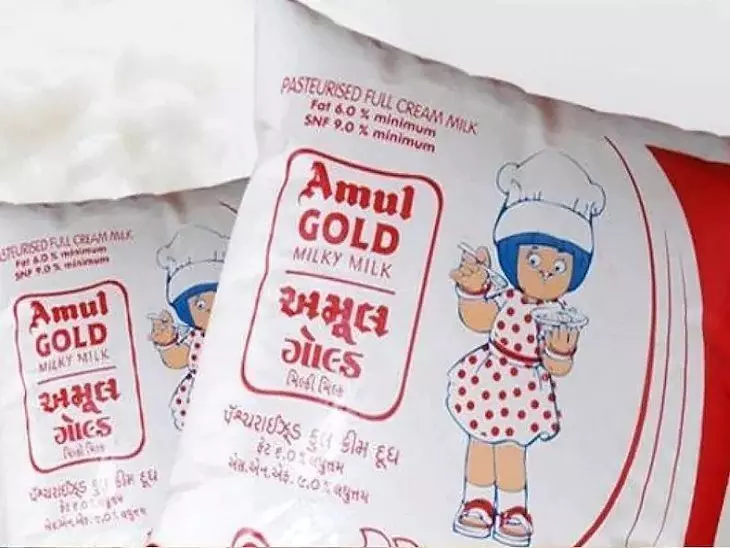 अमूल फुल क्रीम मिल्क की क़ीमत गुजरात छोड़कर पूरे भारत में दो रुपये बढ़ी जानें