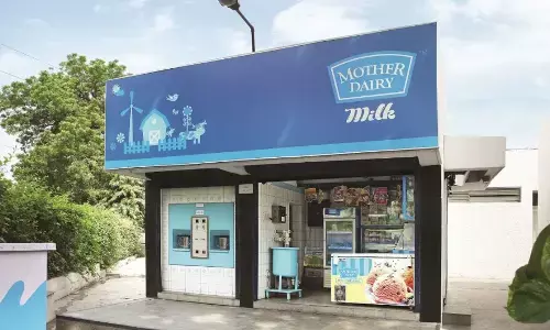 महंगाई का डबल झटका: अमूल के बाद मदर डेयरी ने भी बढ़ाए दूध के दाम, अब इतने रुपये प्रति लीटर मिलेगा महंगाई का डबल झटका: अमूल के बाद मदर डेयरी ने भी बढ़ाए दूध के दाम, अब इतने रुपये प्रति लीटर मिलेगा